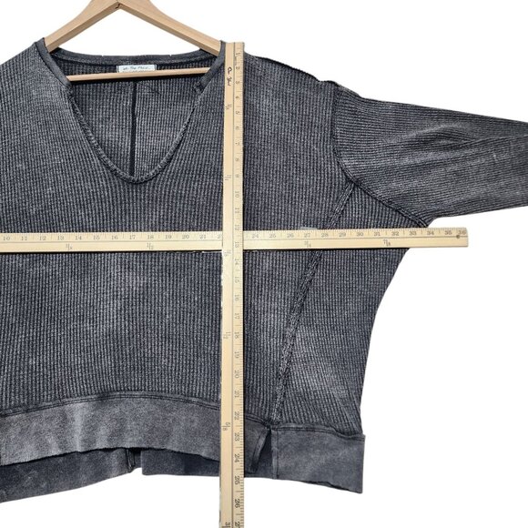 We The‎ Free Waffle Knit Oversized Pullover Gray V-Neck Sweatshirt Medium - Picture 3 of 9